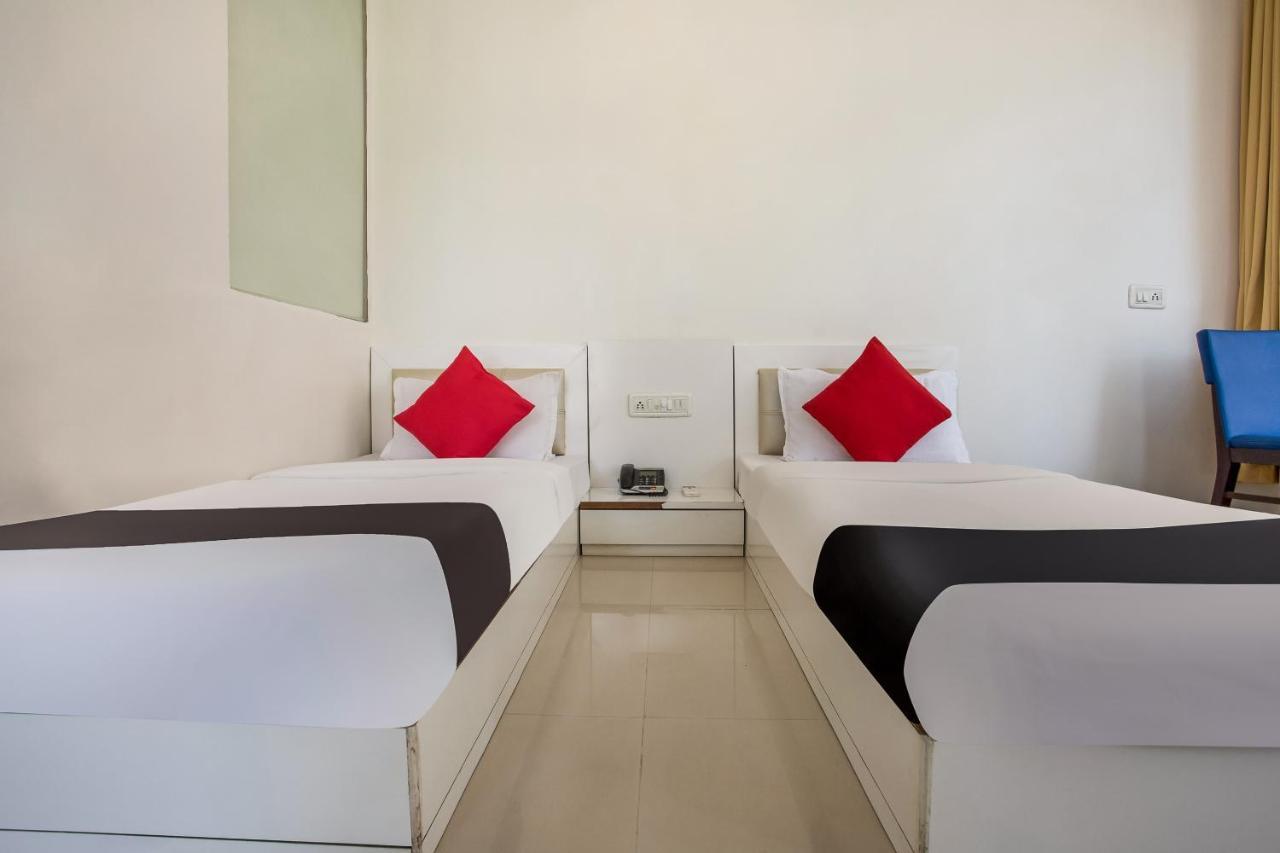 מומביי Capital O 35557 Hotel Aura מראה חיצוני תמונה