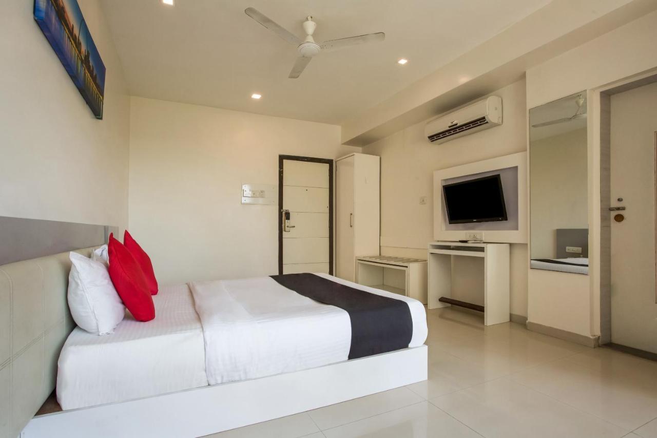 מומביי Capital O 35557 Hotel Aura מראה חיצוני תמונה