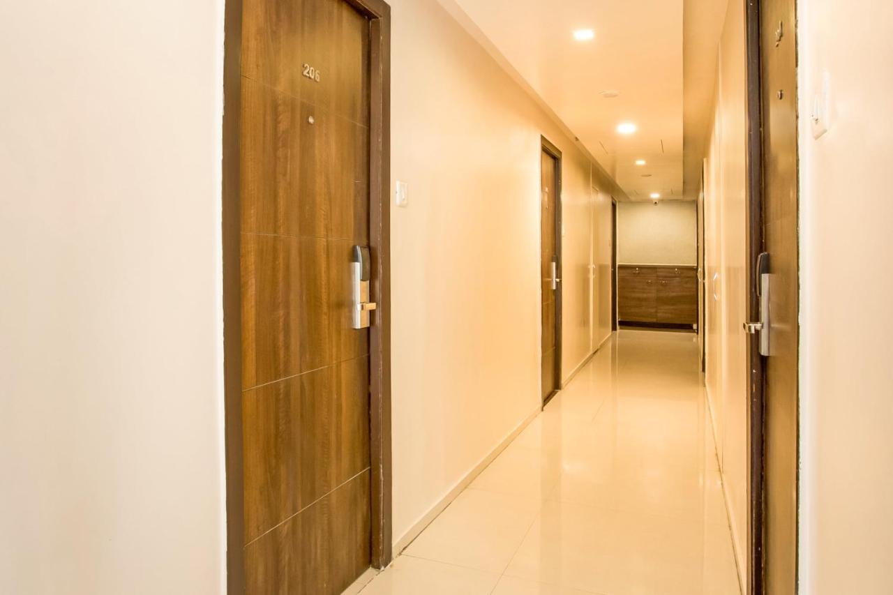 מומביי Capital O 35557 Hotel Aura מראה חיצוני תמונה