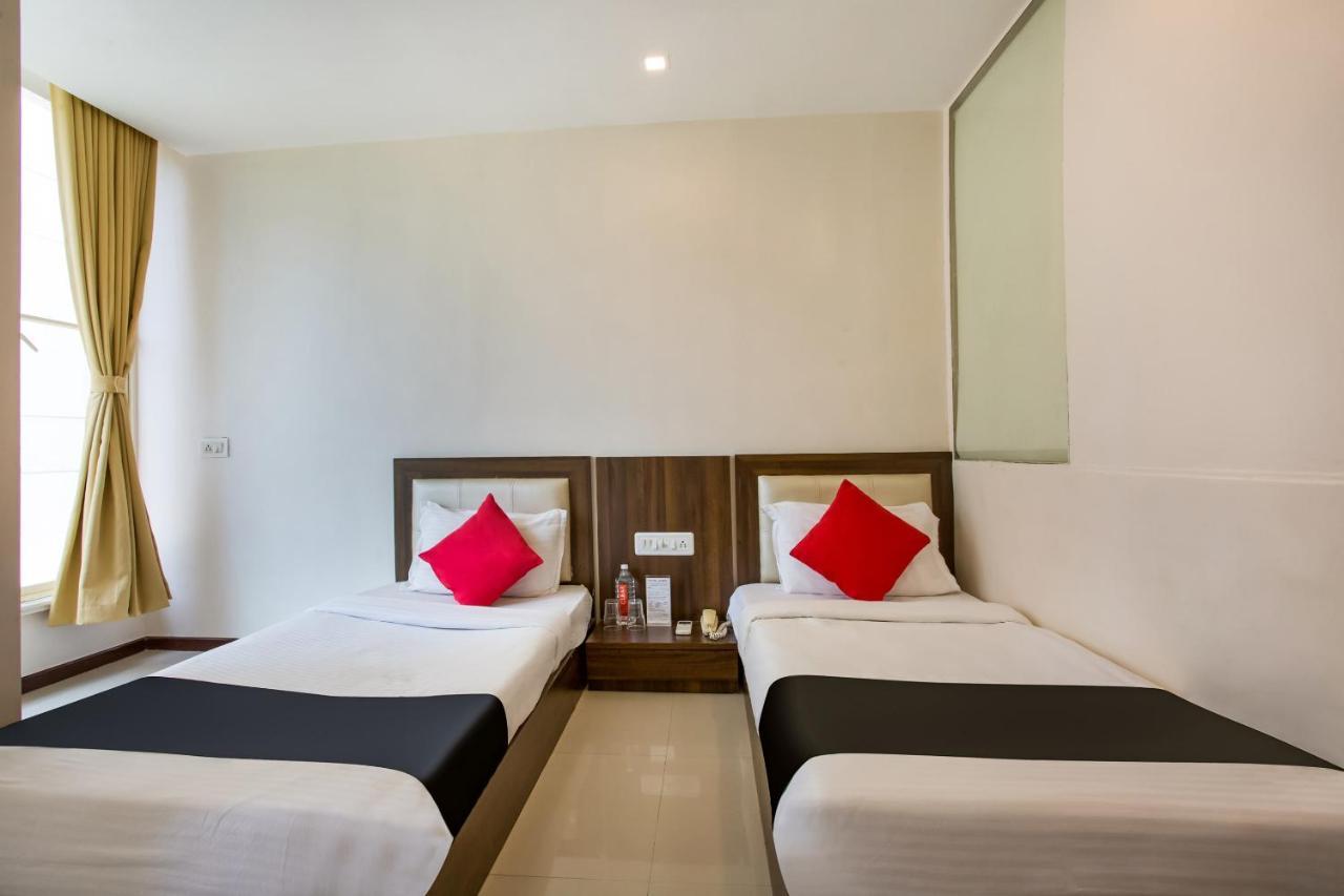 מומביי Capital O 35557 Hotel Aura מראה חיצוני תמונה