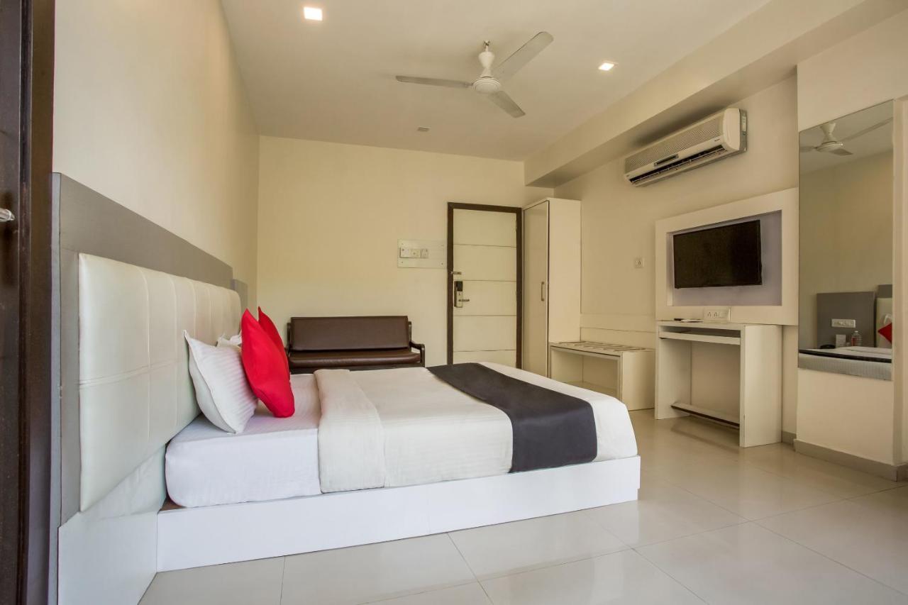 מומביי Capital O 35557 Hotel Aura מראה חיצוני תמונה