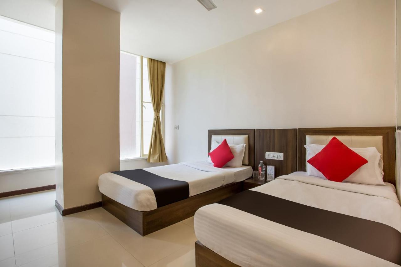 מומביי Capital O 35557 Hotel Aura מראה חיצוני תמונה