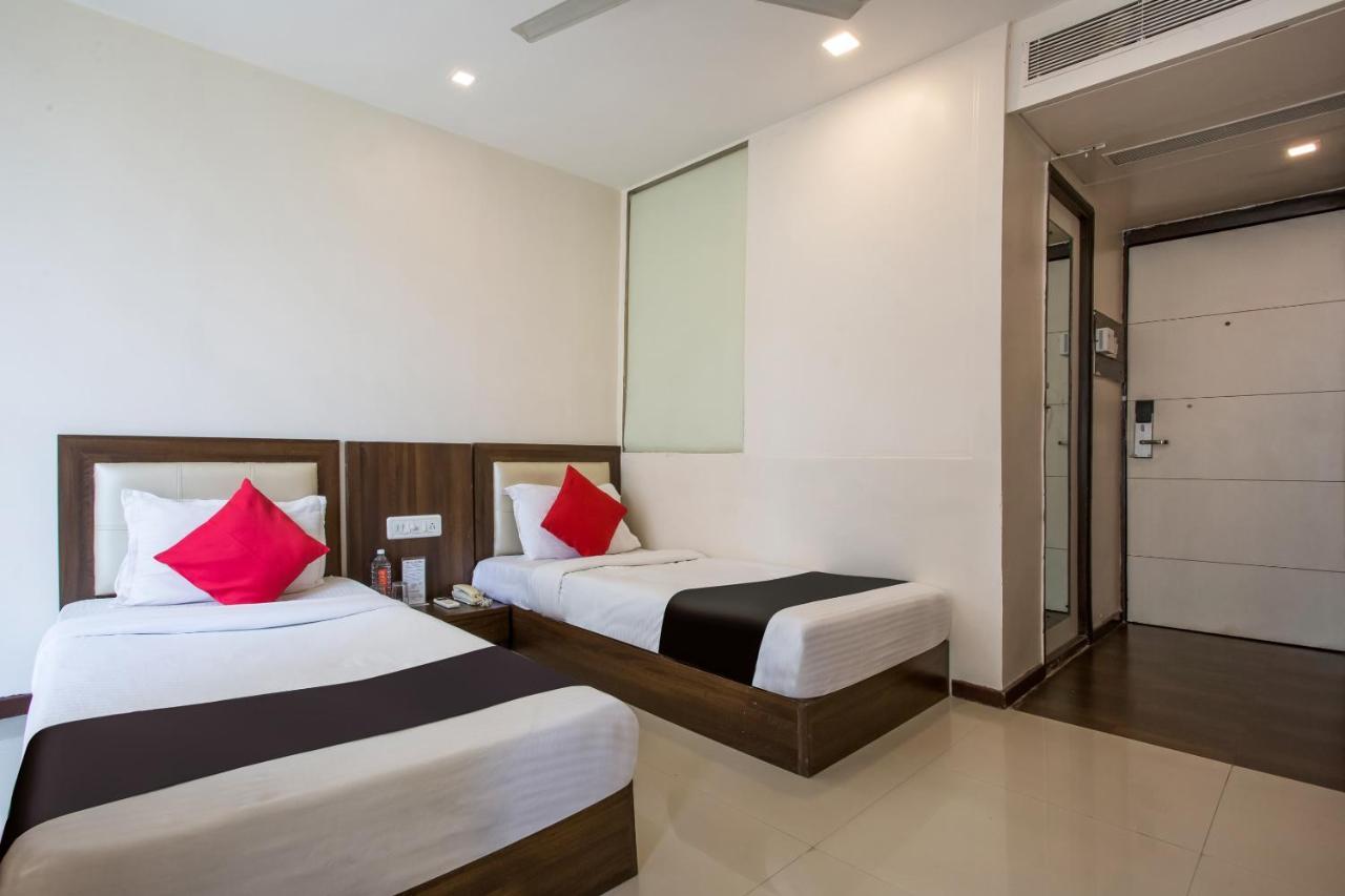 מומביי Capital O 35557 Hotel Aura מראה חיצוני תמונה