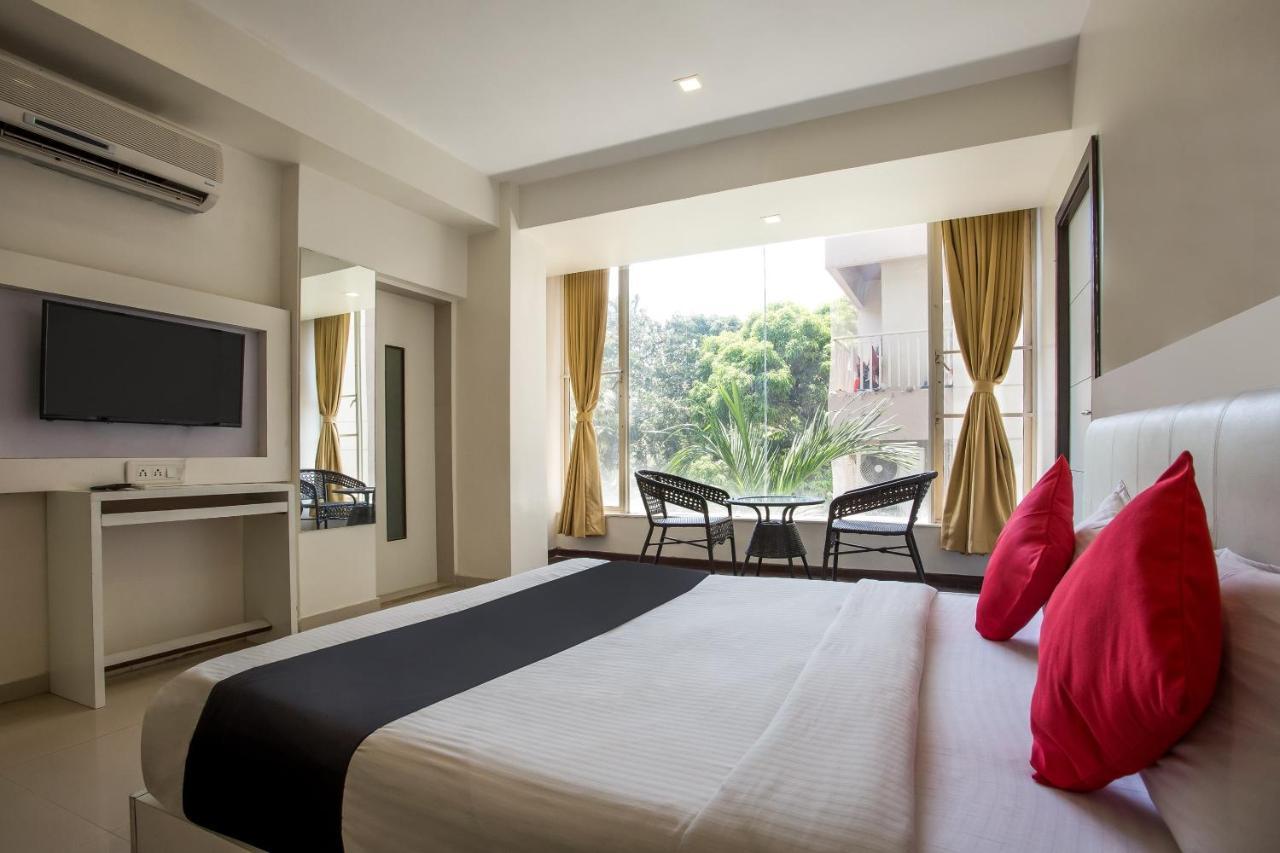 מומביי Capital O 35557 Hotel Aura מראה חיצוני תמונה